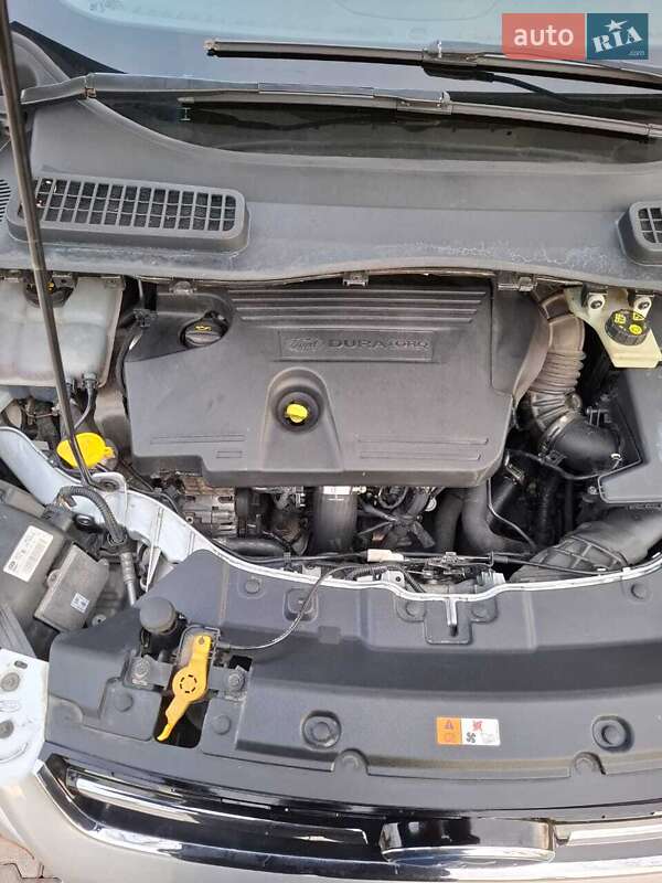 Внедорожник / Кроссовер Ford Kuga 2016 в Черновцах