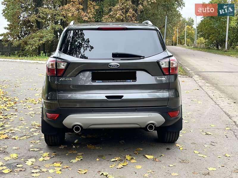 Позашляховик / Кросовер Ford Kuga 2017 в Києві