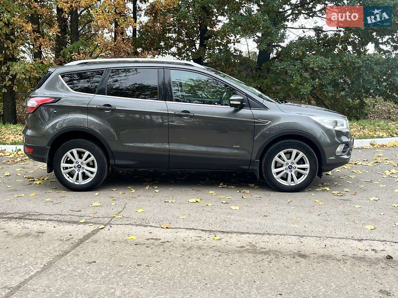 Позашляховик / Кросовер Ford Kuga 2017 в Києві