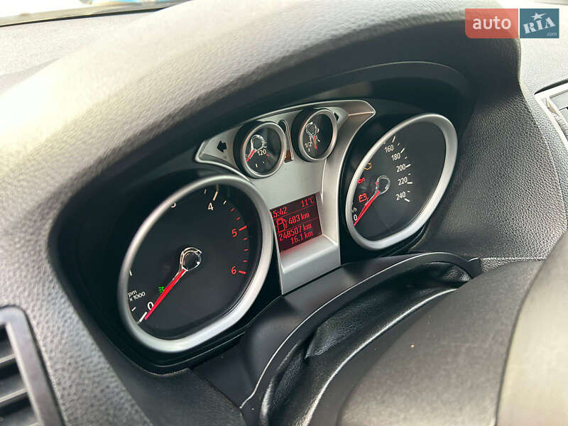 Позашляховик / Кросовер Ford Kuga 2012 в Львові фото 17 Позашляховик / Кросовер Ford Kuga 2012 в Львові