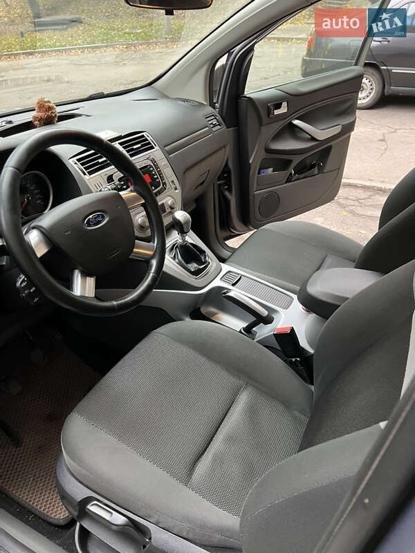 Позашляховик / Кросовер Ford Kuga 2012 в Кам'янському