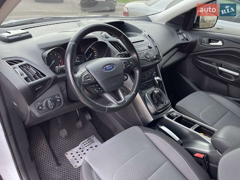 Позашляховик / Кросовер Ford Kuga 2016 в Миколаєві
