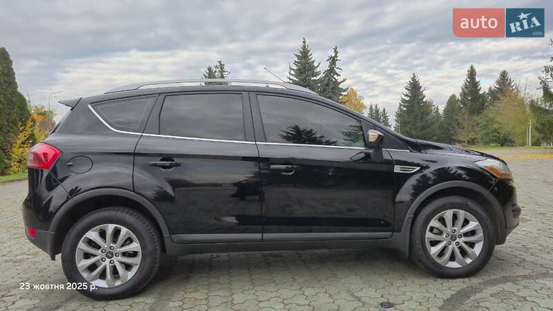Внедорожник / Кроссовер Ford Kuga 2010 в Ровно