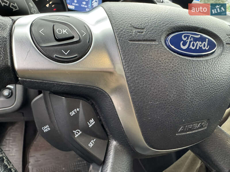 Позашляховик / Кросовер Ford Kuga 2015 в Житомирі