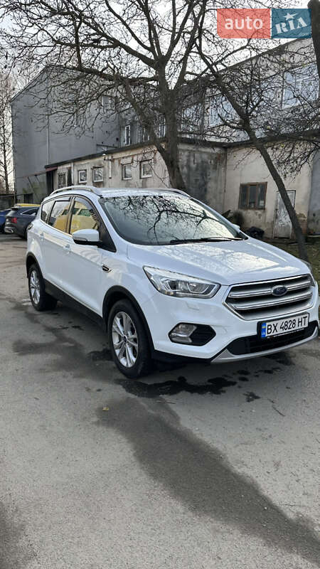 Позашляховик / Кросовер Ford Kuga 2019 в Хмельницькому
