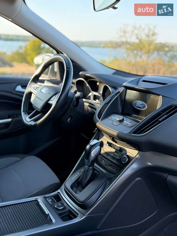 Внедорожник / Кроссовер Ford Kuga 2017 в Днепре фото 10 Внедорожник / Кроссовер Ford Kuga 2017 в Днепре