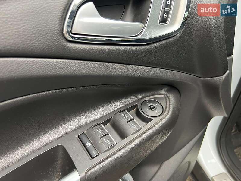 Внедорожник / Кроссовер Ford Kuga 2015 в Киеве фото 10 Внедорожник / Кроссовер Ford Kuga 2015 в Киеве