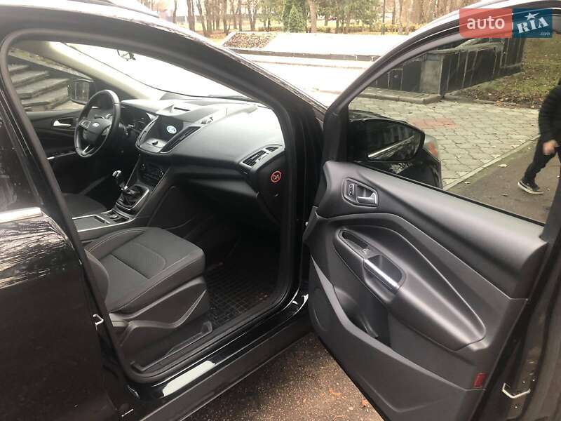 Позашляховик / Кросовер Ford Kuga 2017 в Ніжині