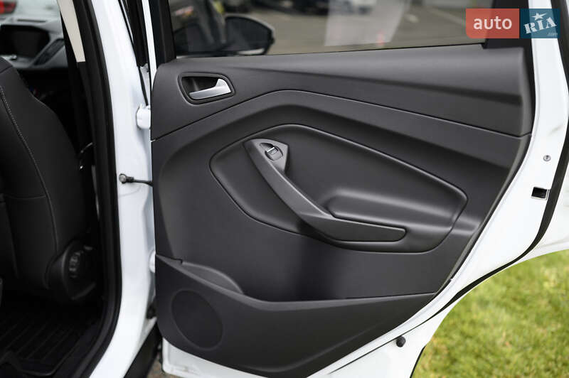 Позашляховик / Кросовер Ford Kuga 2019 в Києві