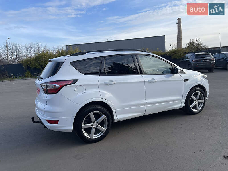Внедорожник / Кроссовер Ford Kuga 2019 в Ровно