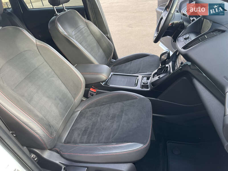 Внедорожник / Кроссовер Ford Kuga 2019 в Ровно