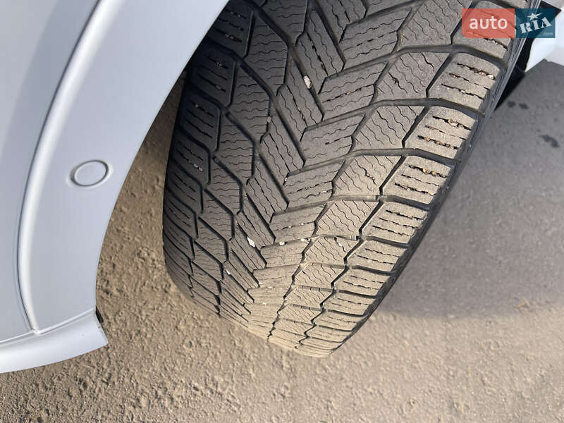 Внедорожник / Кроссовер Ford Kuga 2019 в Ровно