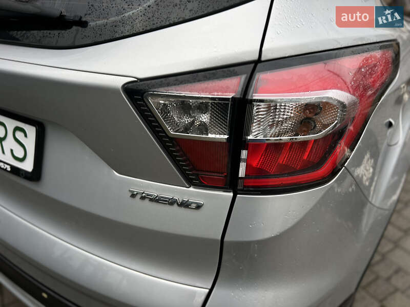 Внедорожник / Кроссовер Ford Kuga 2017 в Львове