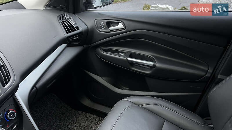 Внедорожник / Кроссовер Ford Kuga 2017 в Львове