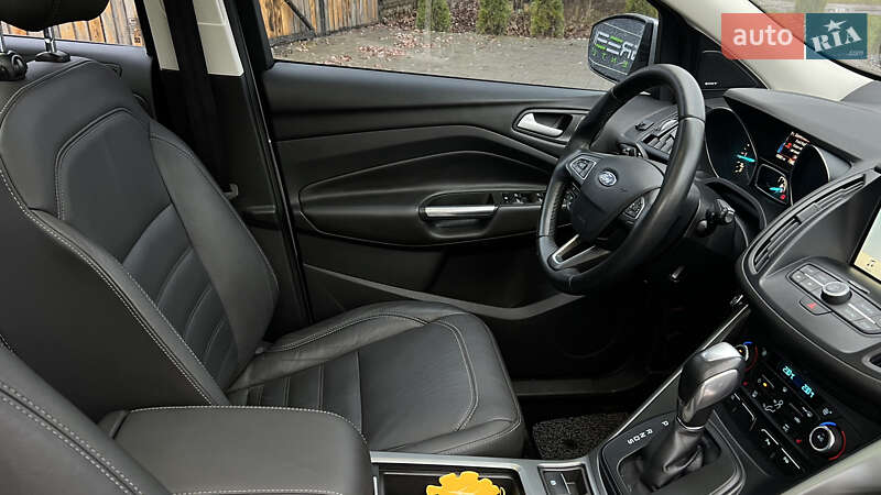 Внедорожник / Кроссовер Ford Kuga 2017 в Львове