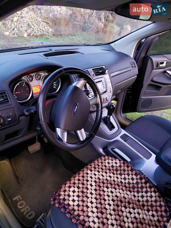 Внедорожник / Кроссовер Ford Kuga 2011 в Хороле