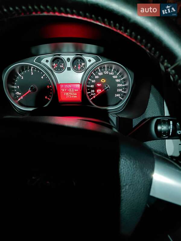 Внедорожник / Кроссовер Ford Kuga 2011 в Хороле