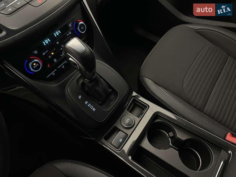 Внедорожник / Кроссовер Ford Kuga 2019 в Киеве