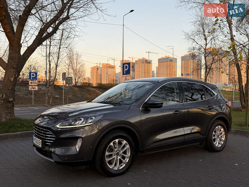 Внедорожник / Кроссовер Ford Kuga 2020 в Киеве