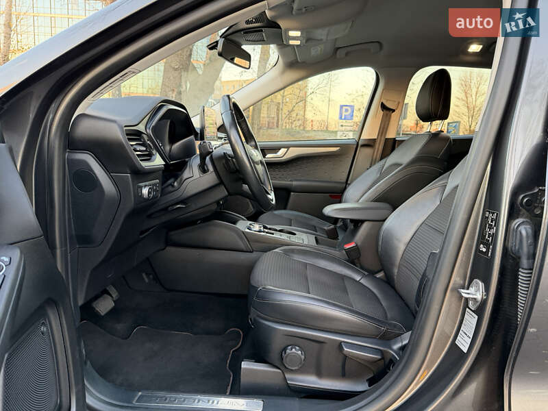 Внедорожник / Кроссовер Ford Kuga 2020 в Киеве