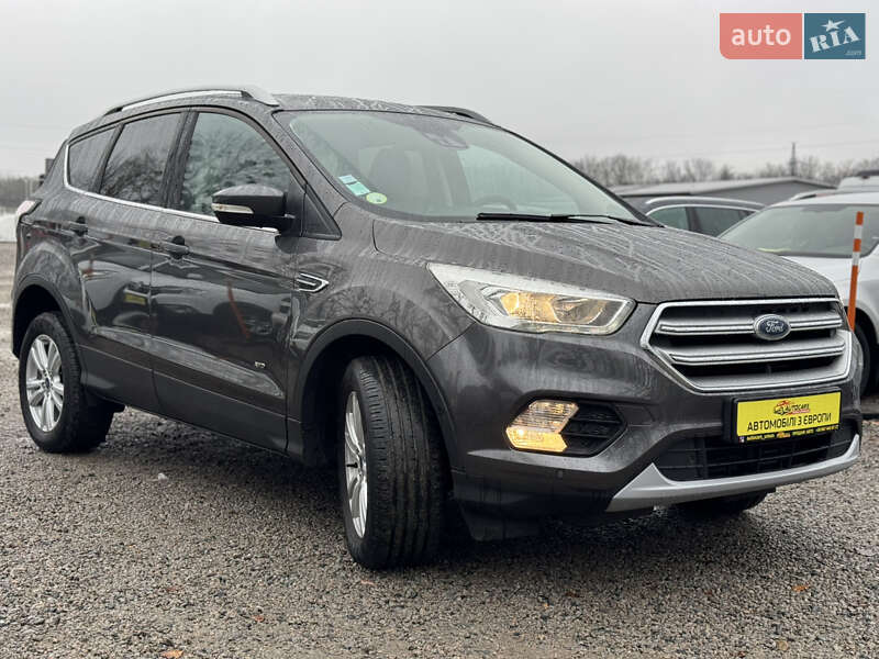 Внедорожник / Кроссовер Ford Kuga 2018 в Умани