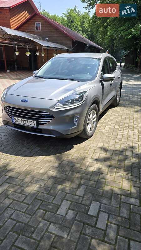 Внедорожник / Кроссовер Ford Kuga 2020 в Чорткове