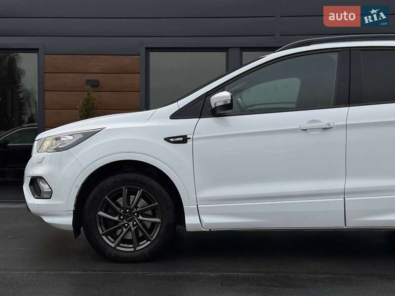 Внедорожник / Кроссовер Ford Kuga 2019 в Ровно