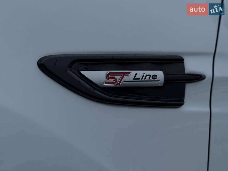 Внедорожник / Кроссовер Ford Kuga 2019 в Ровно