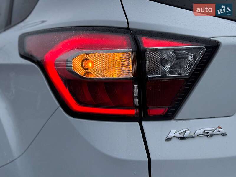 Внедорожник / Кроссовер Ford Kuga 2019 в Ровно