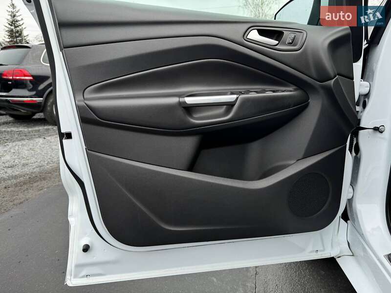 Внедорожник / Кроссовер Ford Kuga 2019 в Ровно