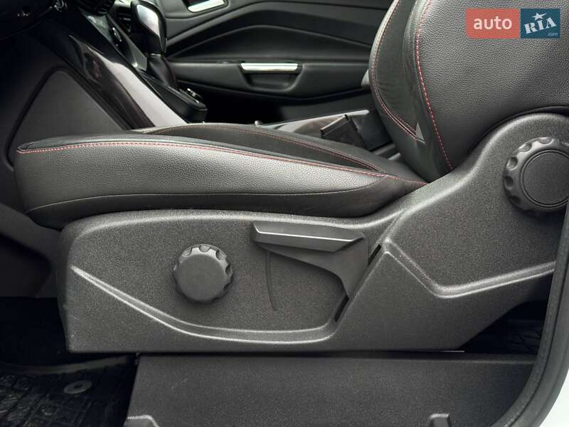 Внедорожник / Кроссовер Ford Kuga 2019 в Ровно