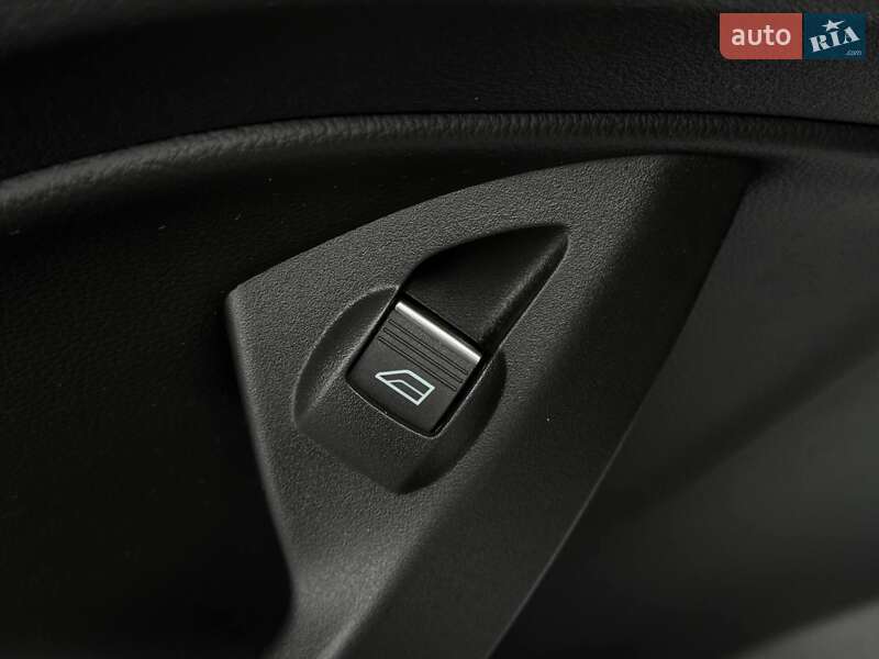 Внедорожник / Кроссовер Ford Kuga 2019 в Ровно