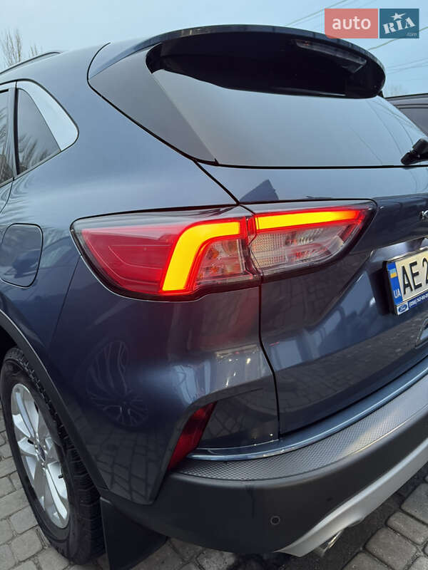Позашляховик / Кросовер Ford Kuga 2021 в Дніпрі