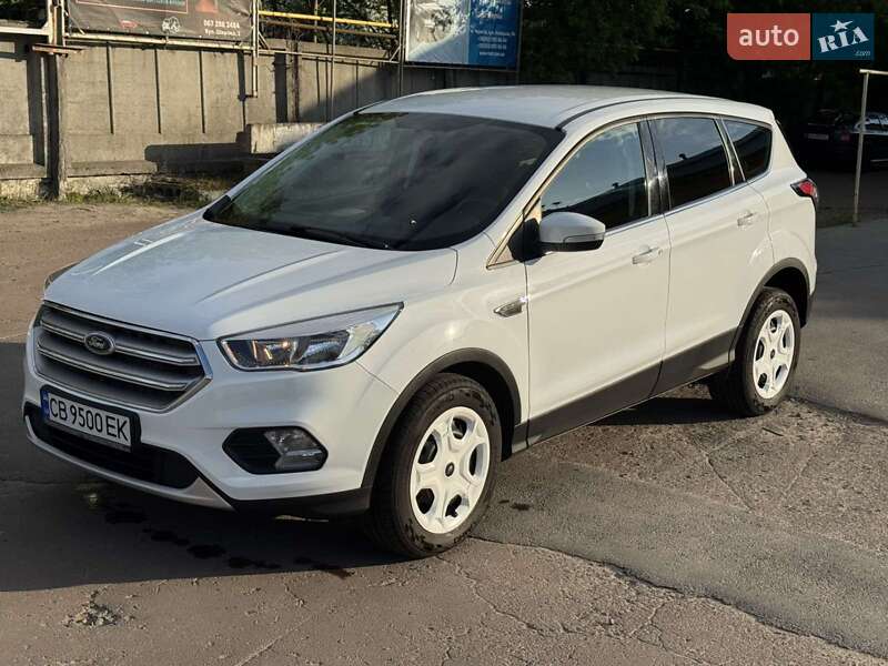 Позашляховик / Кросовер Ford Kuga 2018 в Чернігові