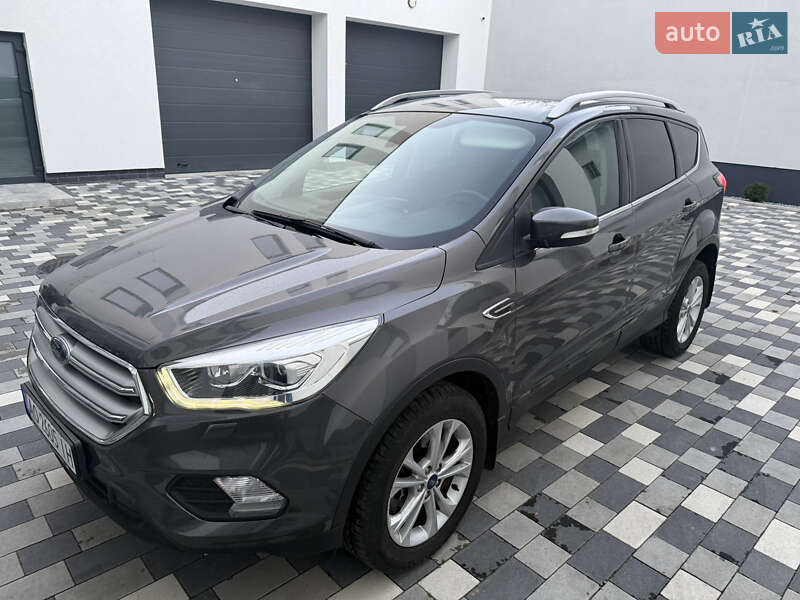 Позашляховик / Кросовер Ford Kuga 2019 в Мукачевому