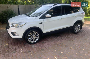 Позашляховик / Кросовер Ford Kuga 2017 в Львові