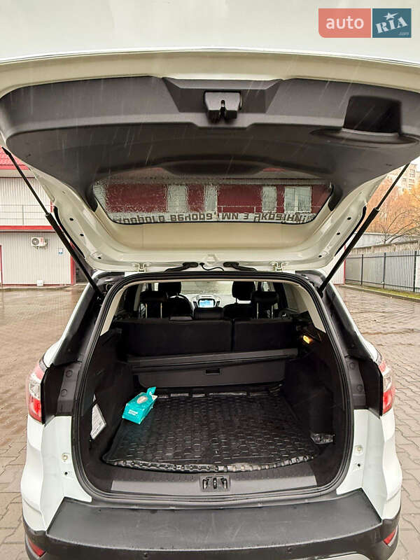 Позашляховик / Кросовер Ford Kuga 2017 в Хмельницькому