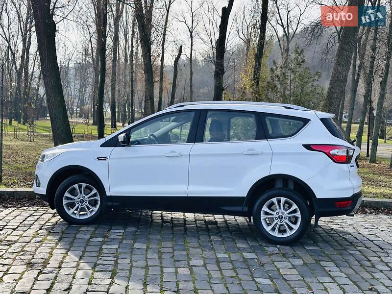 Позашляховик / Кросовер Ford Kuga 2019 в Києві