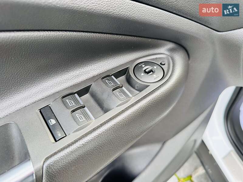 Позашляховик / Кросовер Ford Kuga 2019 в Києві