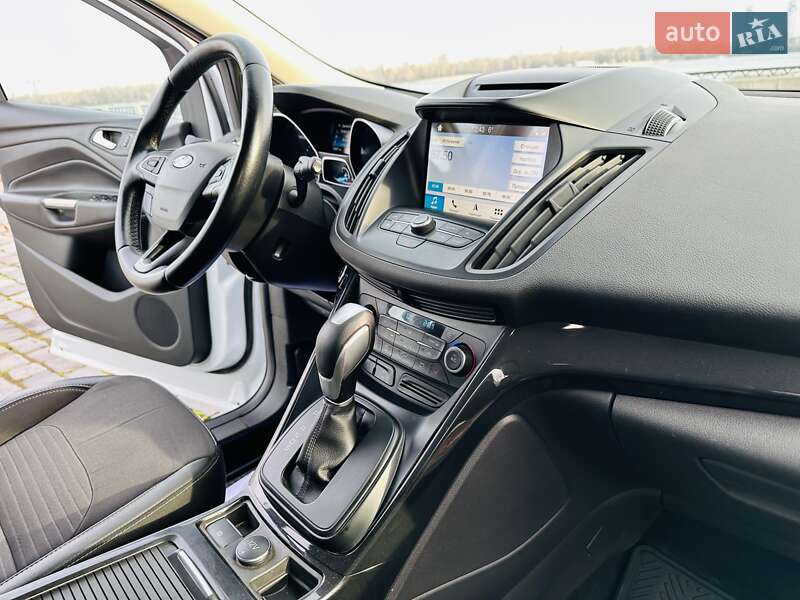 Позашляховик / Кросовер Ford Kuga 2019 в Києві