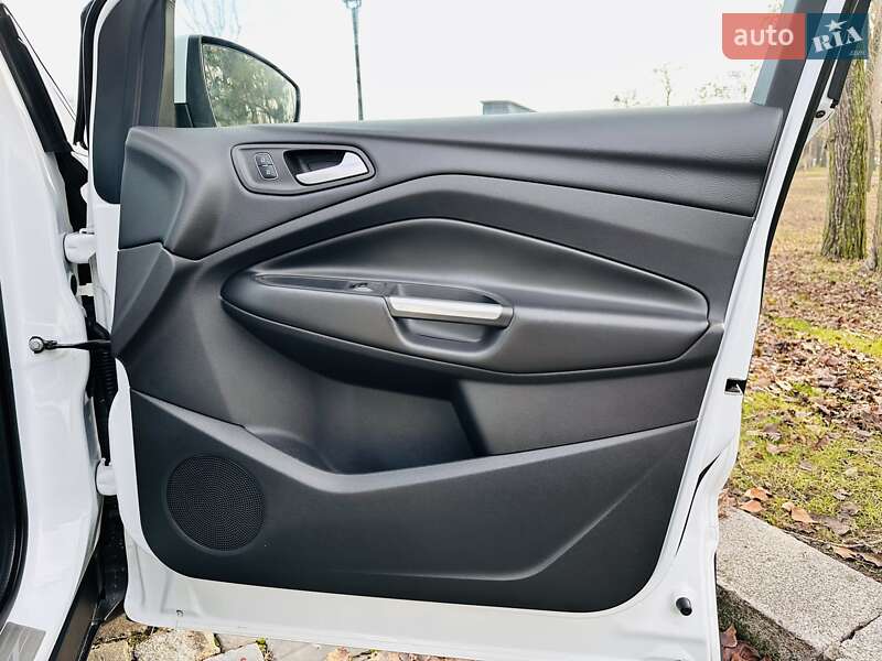 Позашляховик / Кросовер Ford Kuga 2019 в Києві