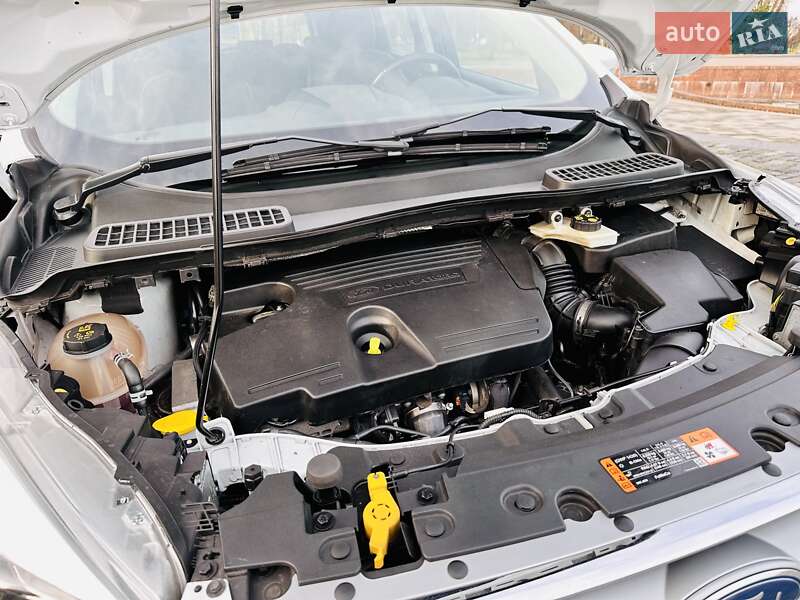 Позашляховик / Кросовер Ford Kuga 2019 в Києві