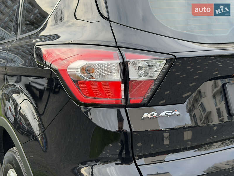 Позашляховик / Кросовер Ford Kuga 2019 в Ужгороді