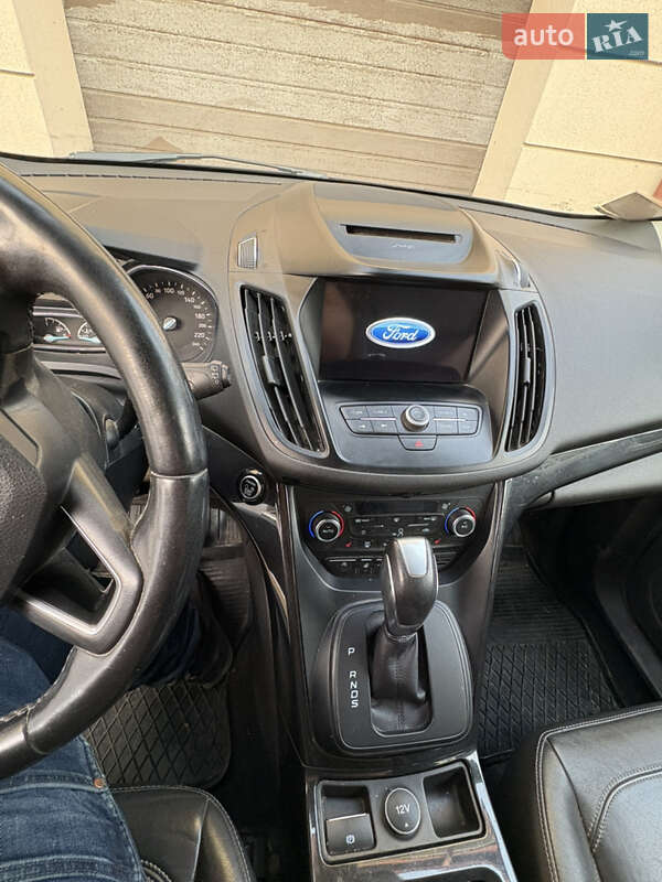 Позашляховик / Кросовер Ford Kuga 2017 в Львові