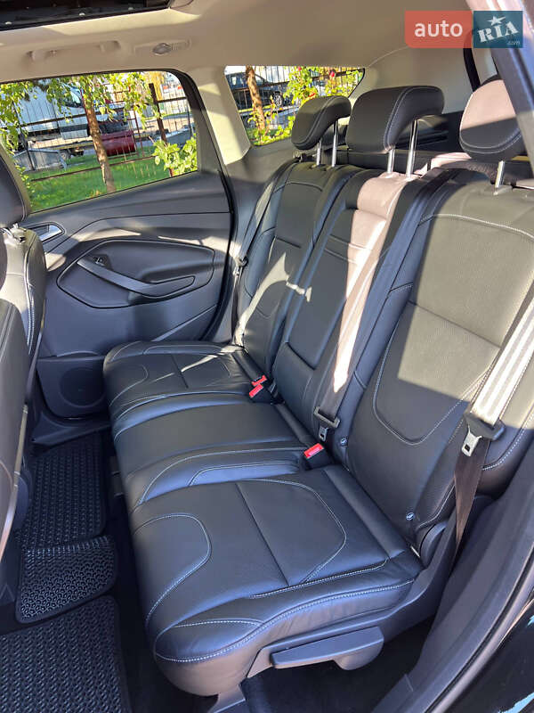 Позашляховик / Кросовер Ford Kuga 2014 в Києві