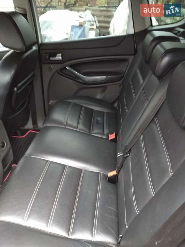 Позашляховик / Кросовер Ford Kuga 2012 в Волочиську