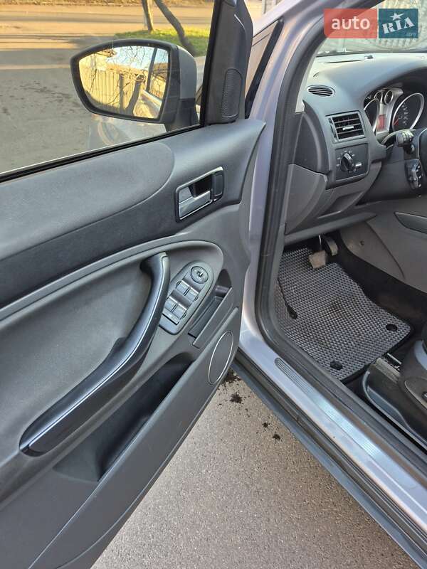 Позашляховик / Кросовер Ford Kuga 2013 в Києві