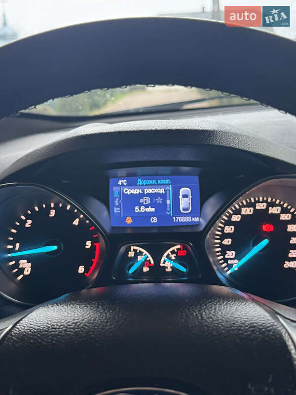 Внедорожник / Кроссовер Ford Kuga 2013 в Ивано-Франковске