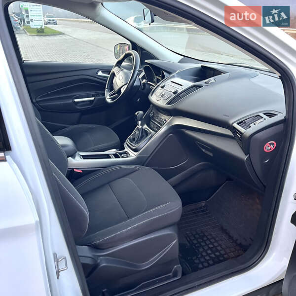 Внедорожник / Кроссовер Ford Kuga 2017 в Хусте