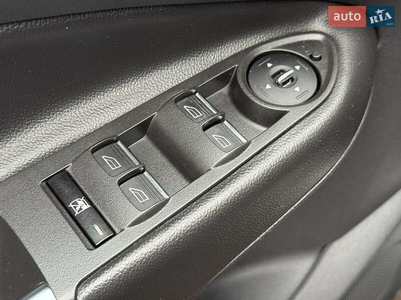 Позашляховик / Кросовер Ford Kuga 2015 в Рівному